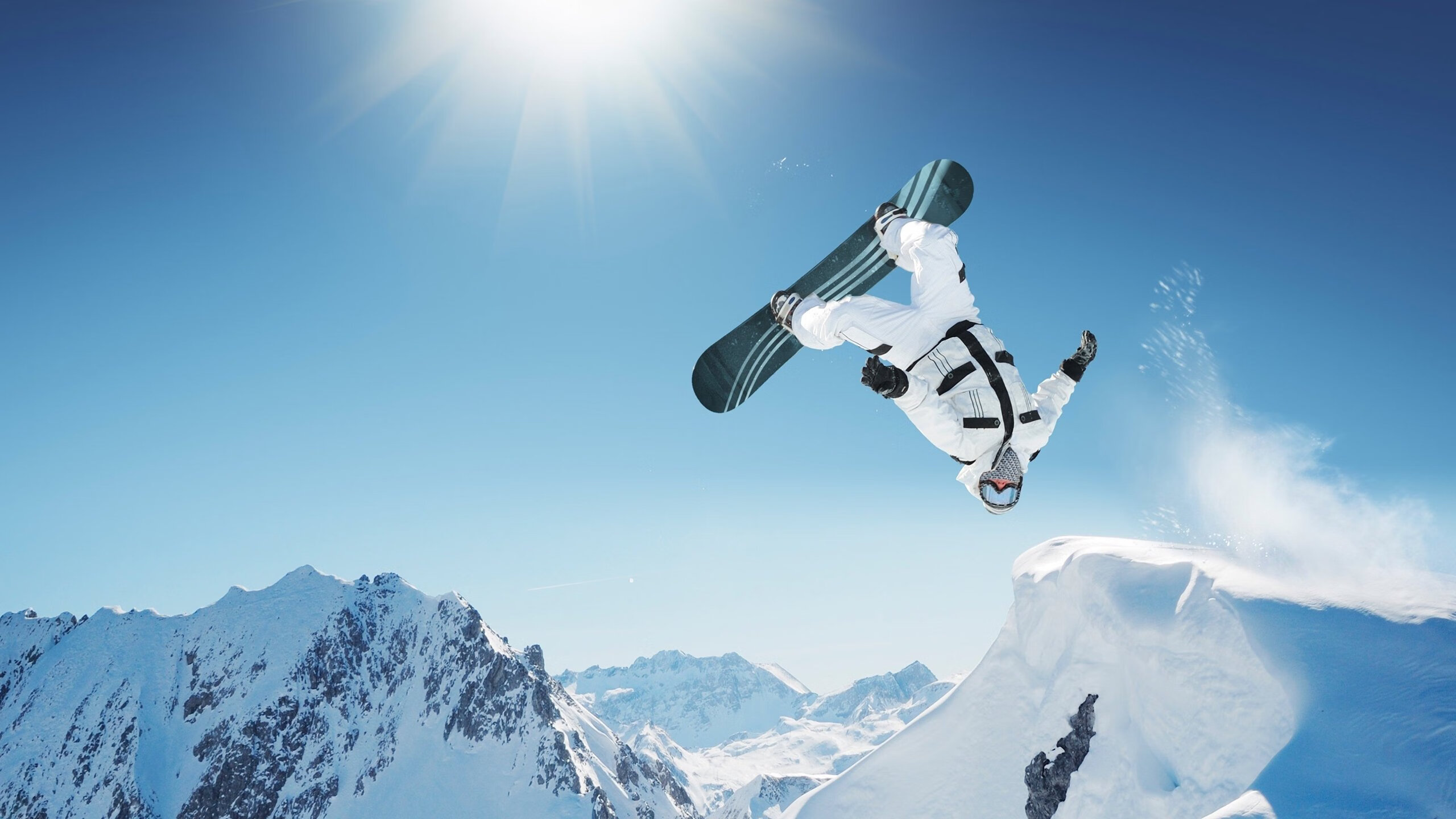 赛道之夜，拉文如何以雷霆之势击碎F1争冠防线