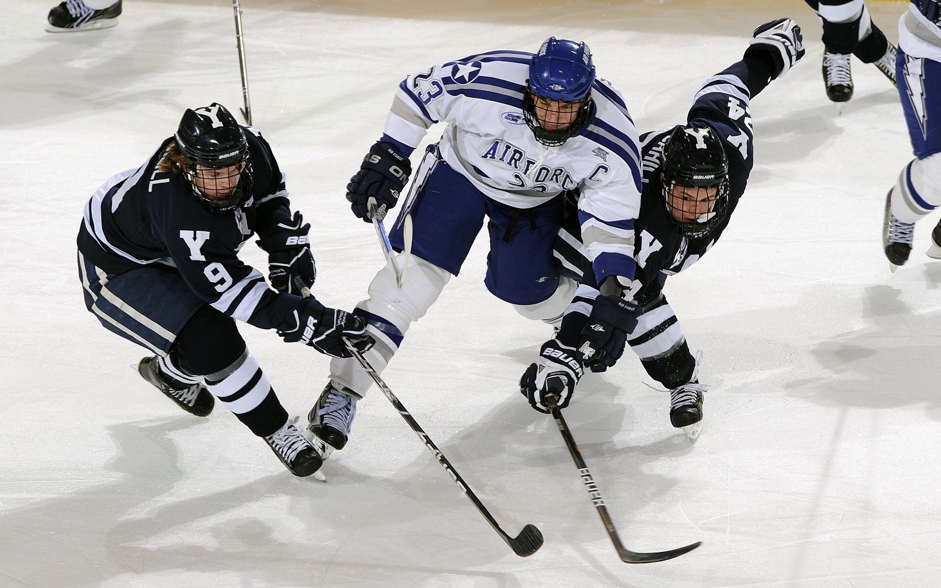 塞维利亚的团队胜利与姆巴佩的个人高光，足球世界的一体两面